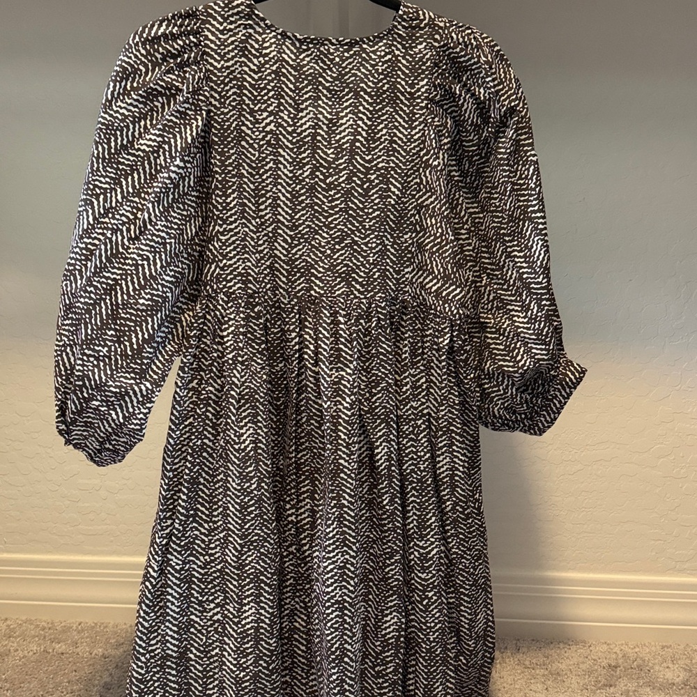 Banana Republic Monochrome Long Sleeve Dress - Picture 4 of 4